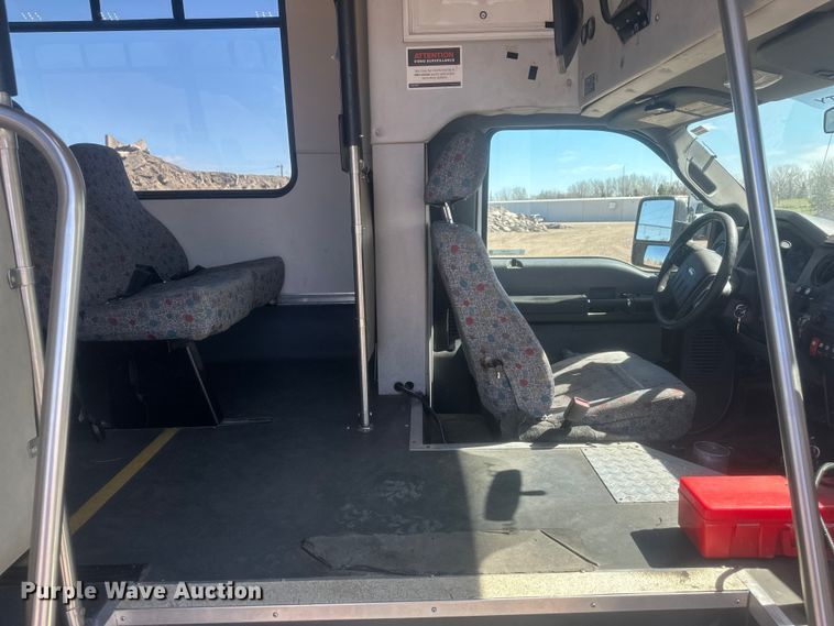 image for item EV5881 2015 Ford F550 shuttle bus