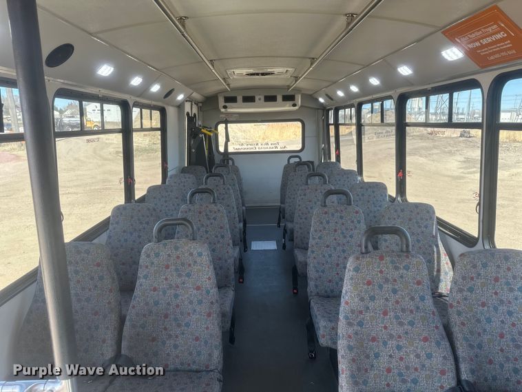 image for item EV5881 2015 Ford F550 shuttle bus