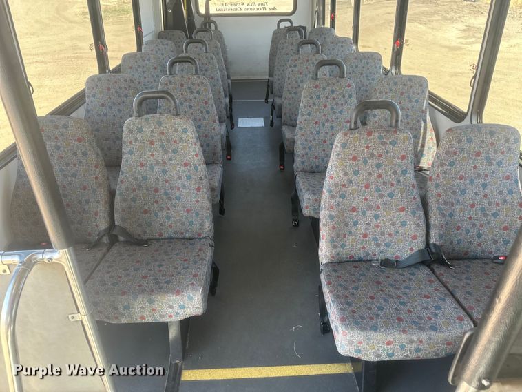 image for item EV5881 2015 Ford F550 shuttle bus