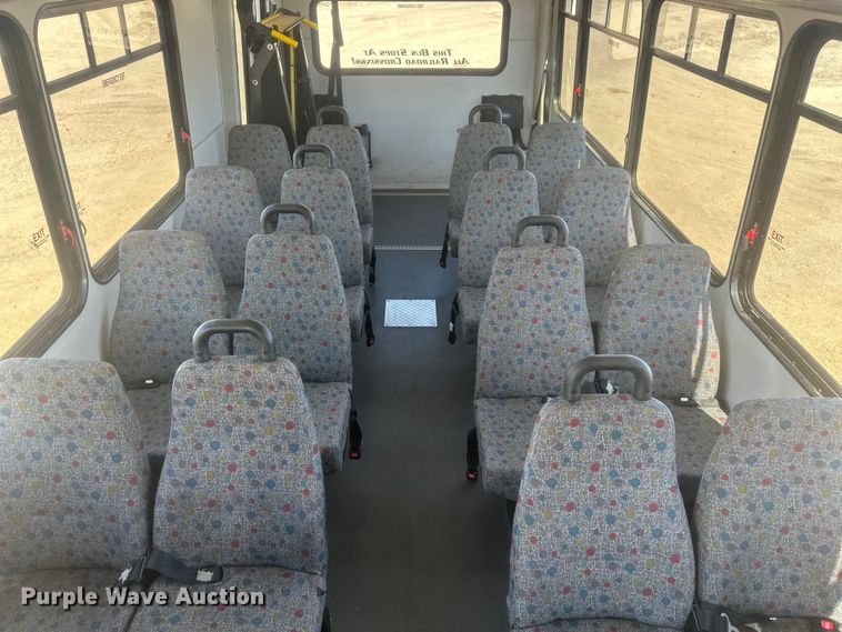 image for item EV5881 2015 Ford F550 shuttle bus