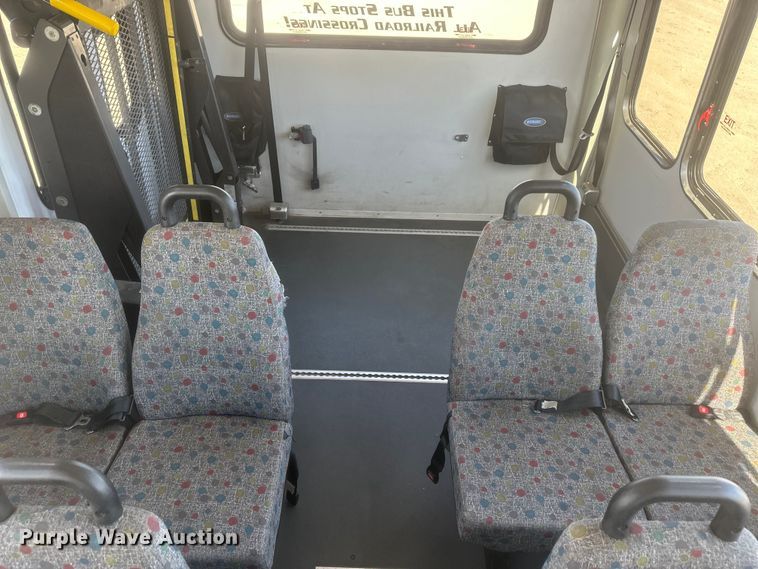 image for item EV5881 2015 Ford F550 shuttle bus