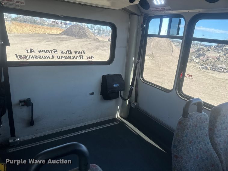 image for item EV5881 2015 Ford F550 shuttle bus