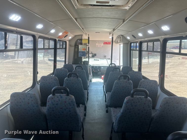image for item EV5881 2015 Ford F550 shuttle bus
