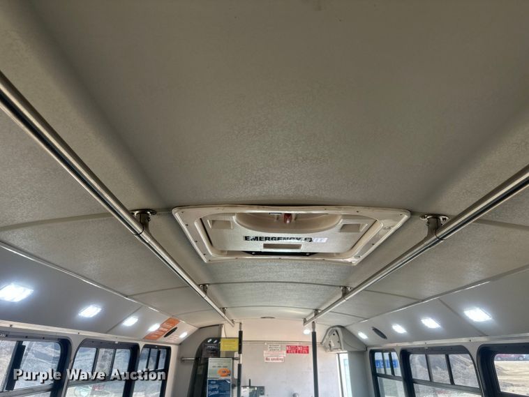 image for item EV5881 2015 Ford F550 shuttle bus