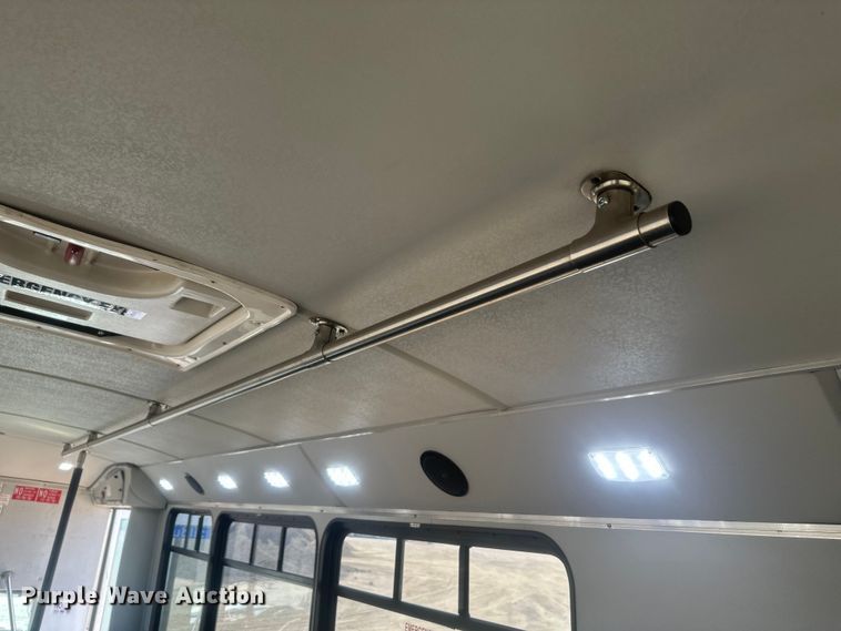 image for item EV5881 2015 Ford F550 shuttle bus