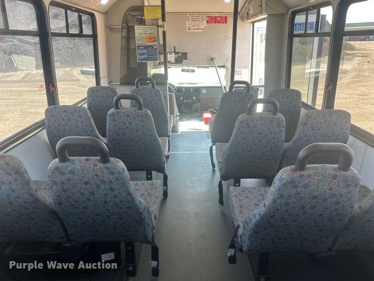 image for item EV5881 2015 Ford F550 shuttle bus