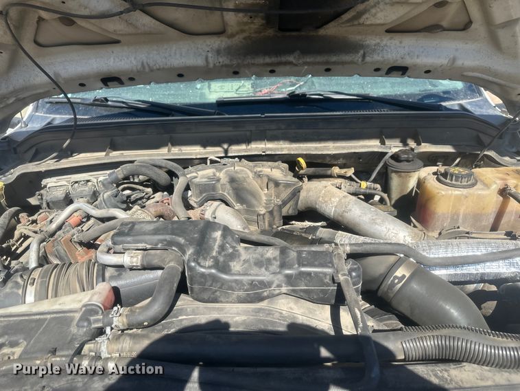 image for item EV5881 2015 Ford F550 shuttle bus