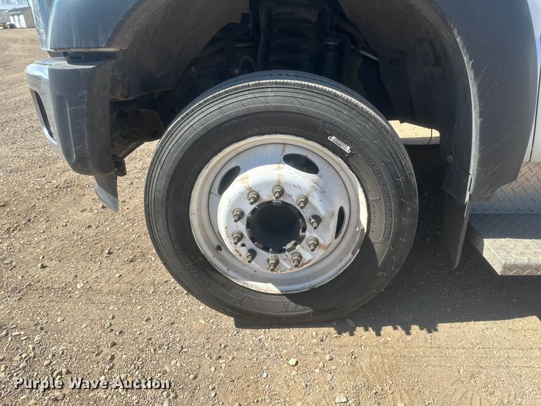 image for item EV5881 2015 Ford F550 shuttle bus
