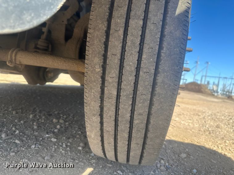 image for item EV5881 2015 Ford F550 shuttle bus