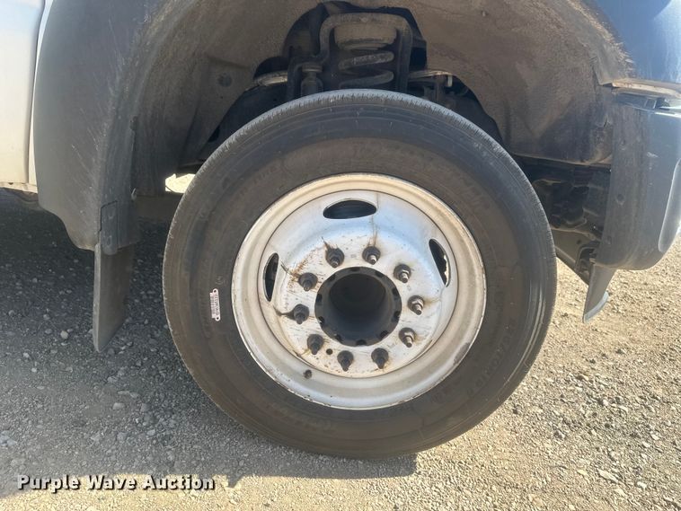 image for item EV5881 2015 Ford F550 shuttle bus