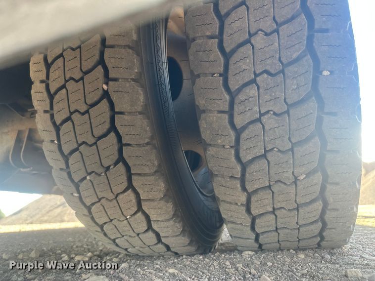 image for item EV5881 2015 Ford F550 shuttle bus