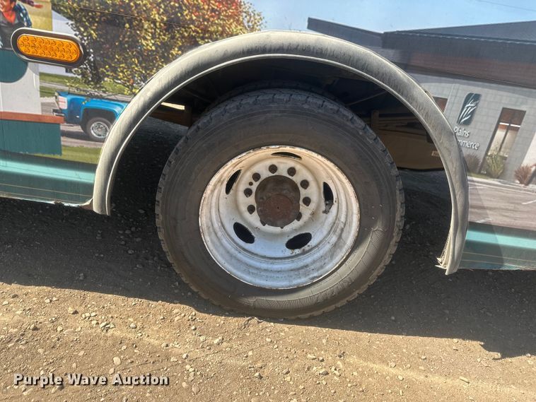 image for item EV5881 2015 Ford F550 shuttle bus