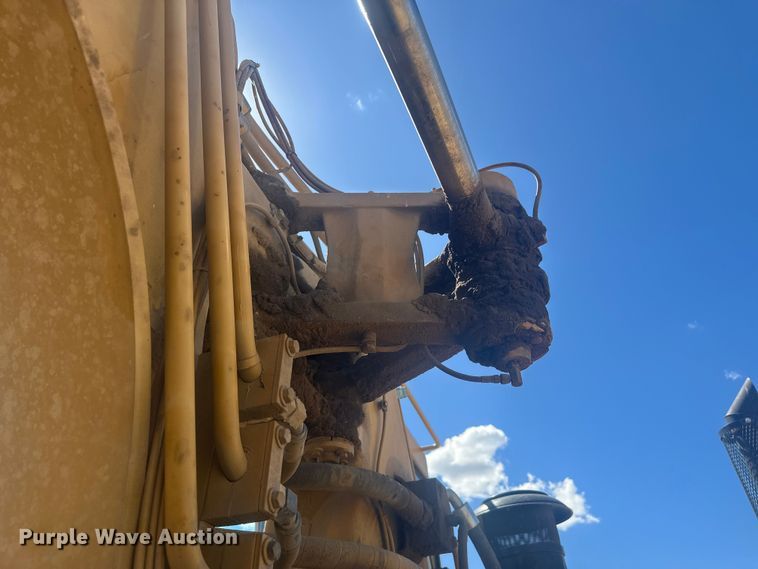 image for item EV5882 1997 Caterpillar 615CII elevating scraper