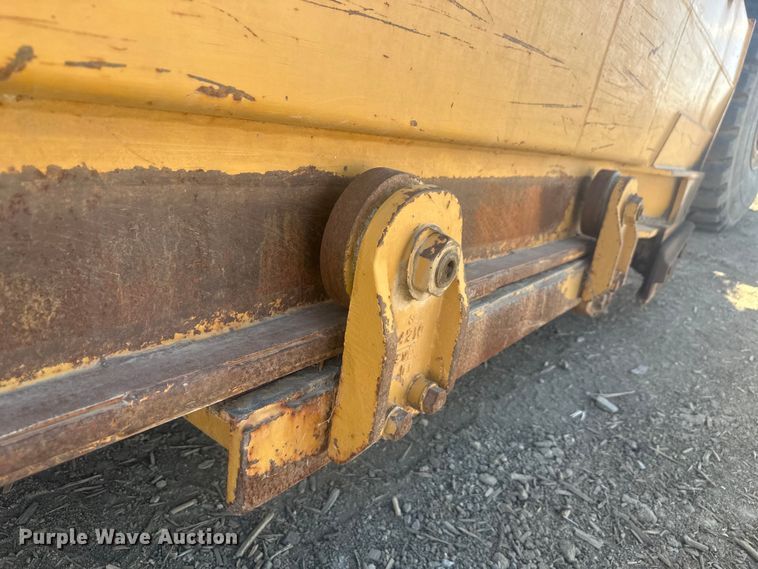 image for item EV5882 1997 Caterpillar 615CII elevating scraper
