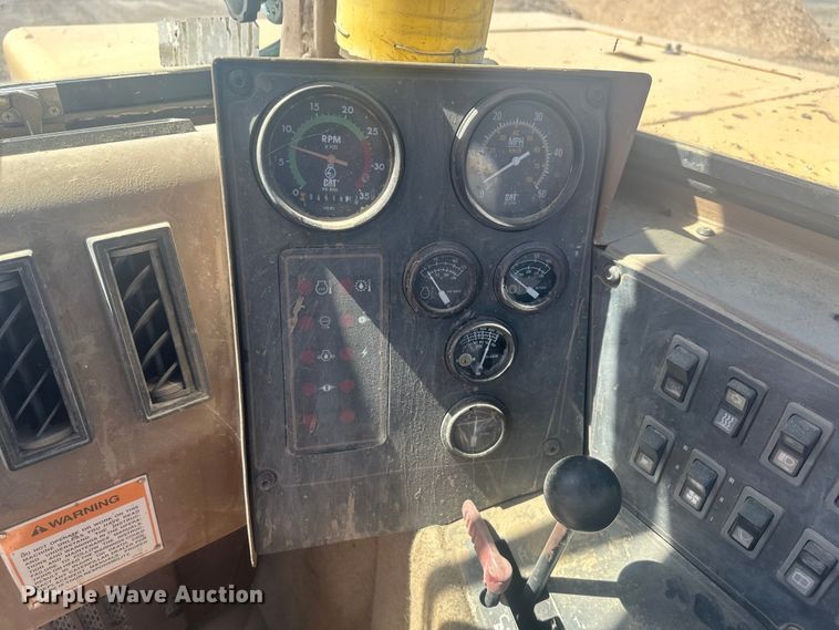 image for item EV5882 1997 Caterpillar 615CII elevating scraper