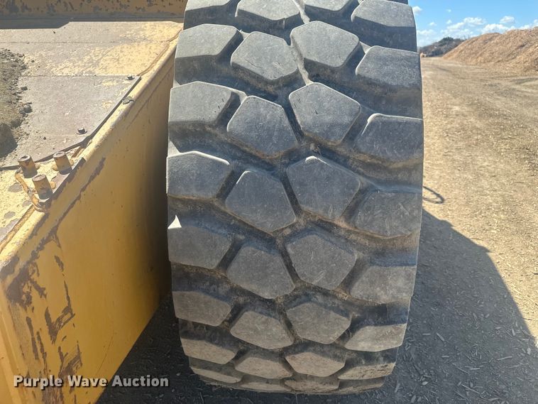 image for item EV5882 1997 Caterpillar 615CII elevating scraper