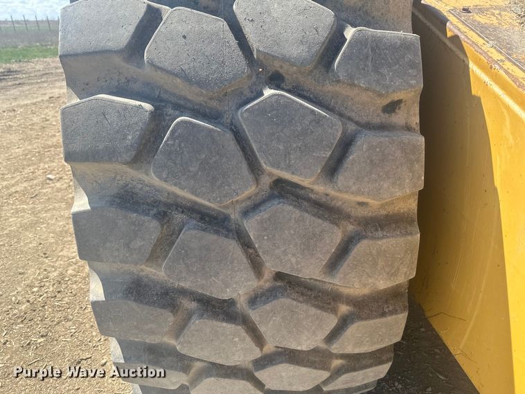 image for item EV5882 1997 Caterpillar 615CII elevating scraper