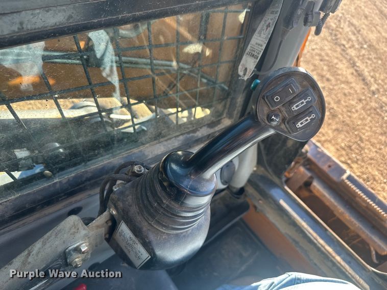 image for item EV5890 2019 Case SV280 skid steer loader