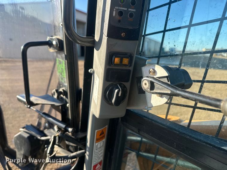 image for item EV5890 2019 Case SV280 skid steer loader