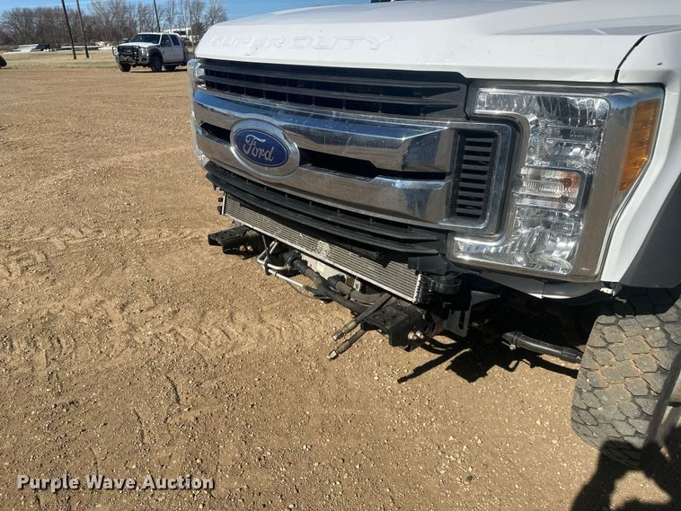 image for item EV5893 2017 Ford F550 Crew Cab utility / service truck
