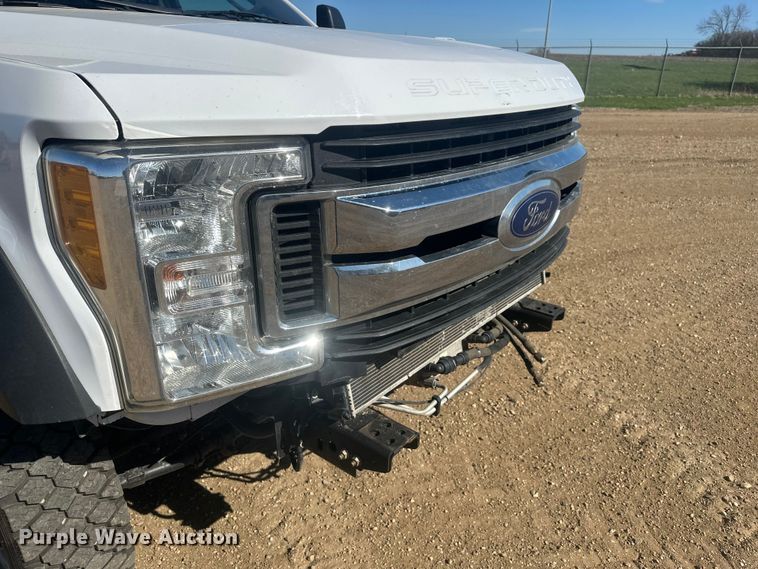 image for item EV5893 2017 Ford F550 Crew Cab utility / service truck