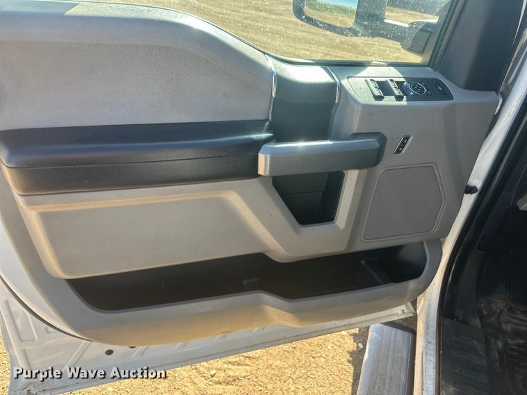 image for item EV5893 2017 Ford F550 Crew Cab utility / service truck