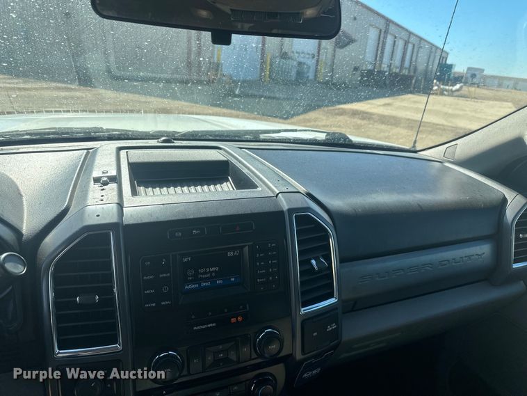 image for item EV5893 2017 Ford F550 Crew Cab utility / service truck