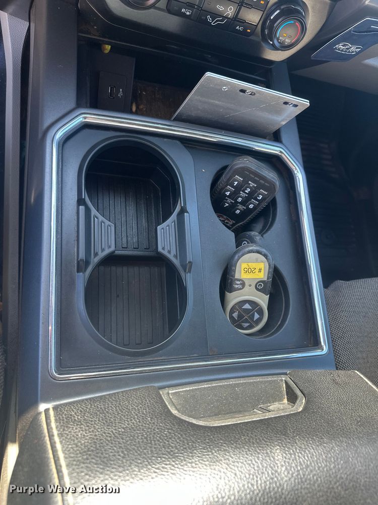 image for item EV5893 2017 Ford F550 Crew Cab utility / service truck