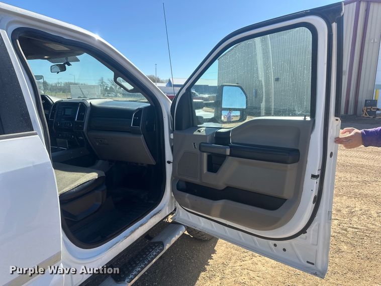 image for item EV5893 2017 Ford F550 Crew Cab utility / service truck