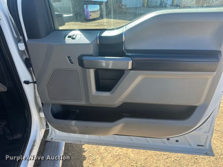 image for item EV5893 2017 Ford F550 Crew Cab utility / service truck