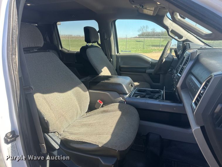 image for item EV5893 2017 Ford F550 Crew Cab utility / service truck