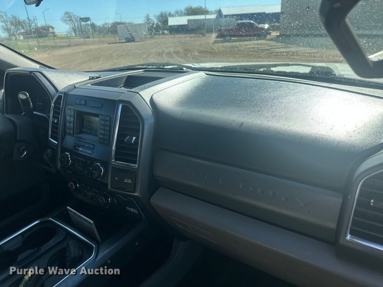 image for item EV5893 2017 Ford F550 Crew Cab utility / service truck