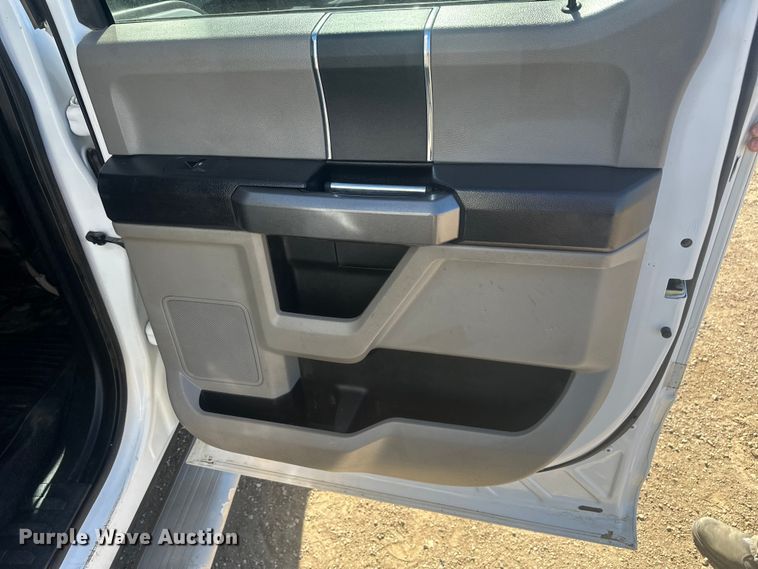 image for item EV5893 2017 Ford F550 Crew Cab utility / service truck