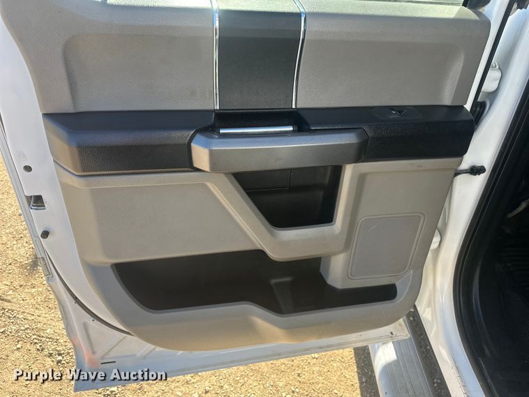 image for item EV5893 2017 Ford F550 Crew Cab utility / service truck