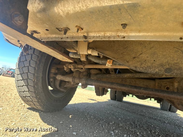 image for item EV5894 2011 Ford F450 Super Duty Crew Cab flatbed truck