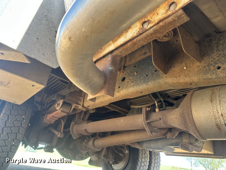 image for item EV5894 2011 Ford F450 Super Duty Crew Cab flatbed truck