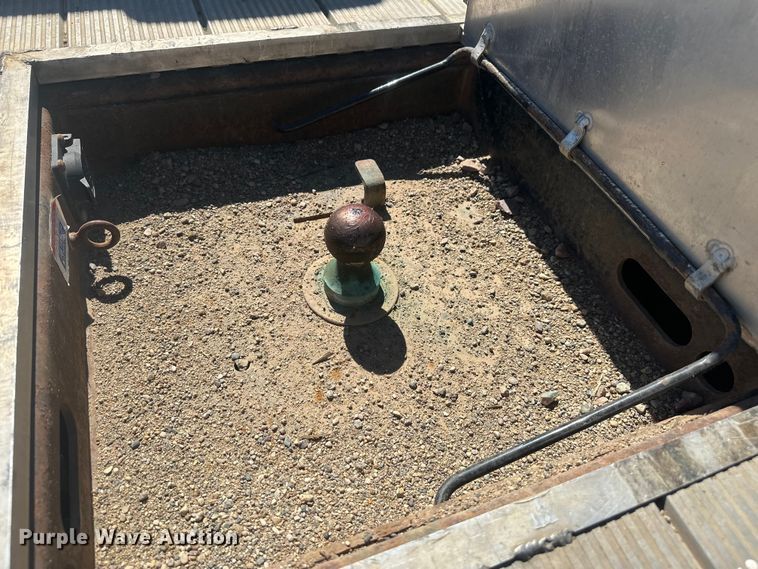 image for item EV5894 2011 Ford F450 Super Duty Crew Cab flatbed truck