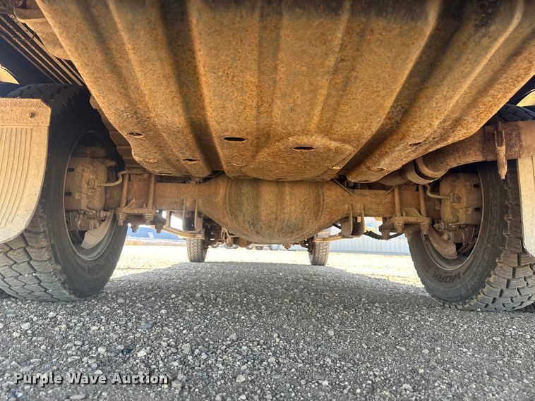 image for item EV5894 2011 Ford F450 Super Duty Crew Cab flatbed truck