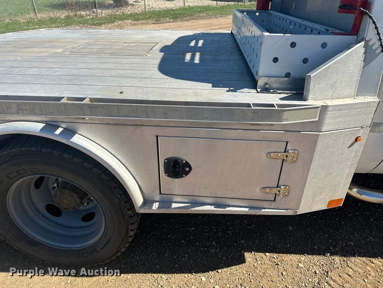 image for item EV5894 2011 Ford F450 Super Duty Crew Cab flatbed truck