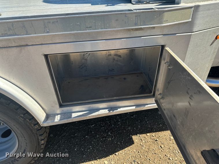 image for item EV5894 2011 Ford F450 Super Duty Crew Cab flatbed truck