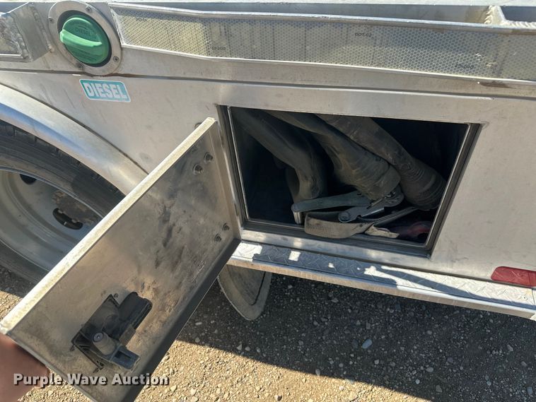 image for item EV5894 2011 Ford F450 Super Duty Crew Cab flatbed truck