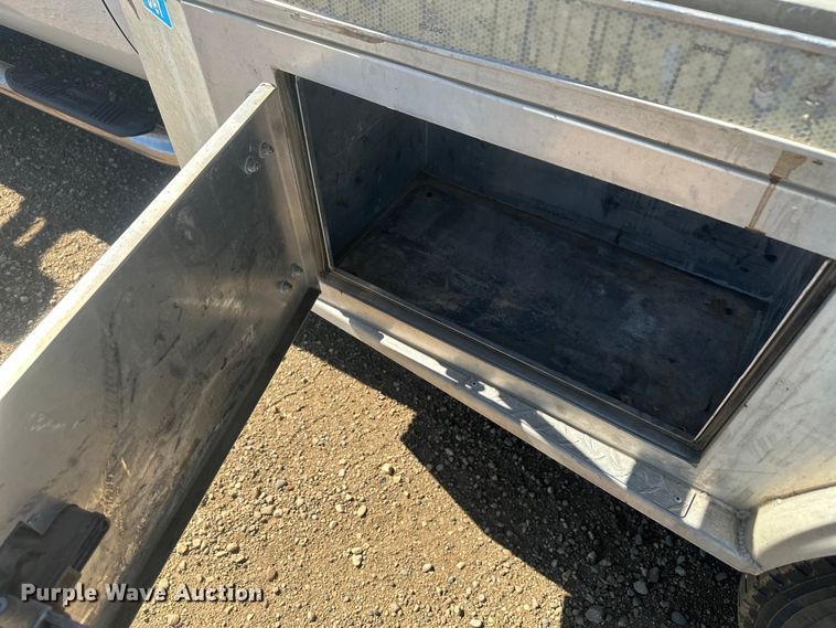 image for item EV5894 2011 Ford F450 Super Duty Crew Cab flatbed truck