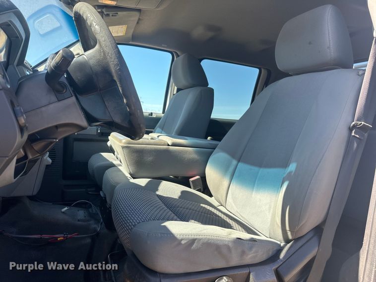 image for item EV5894 2011 Ford F450 Super Duty Crew Cab flatbed truck