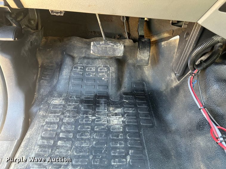 image for item EV5894 2011 Ford F450 Super Duty Crew Cab flatbed truck