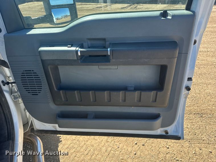 image for item EV5894 2011 Ford F450 Super Duty Crew Cab flatbed truck