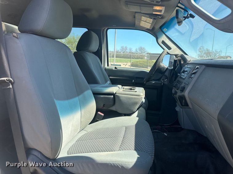 image for item EV5894 2011 Ford F450 Super Duty Crew Cab flatbed truck