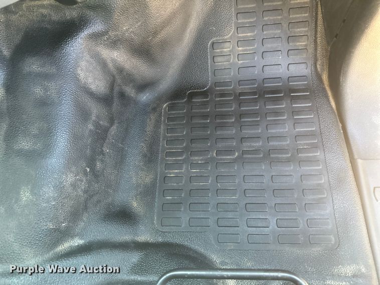 image for item EV5894 2011 Ford F450 Super Duty Crew Cab flatbed truck