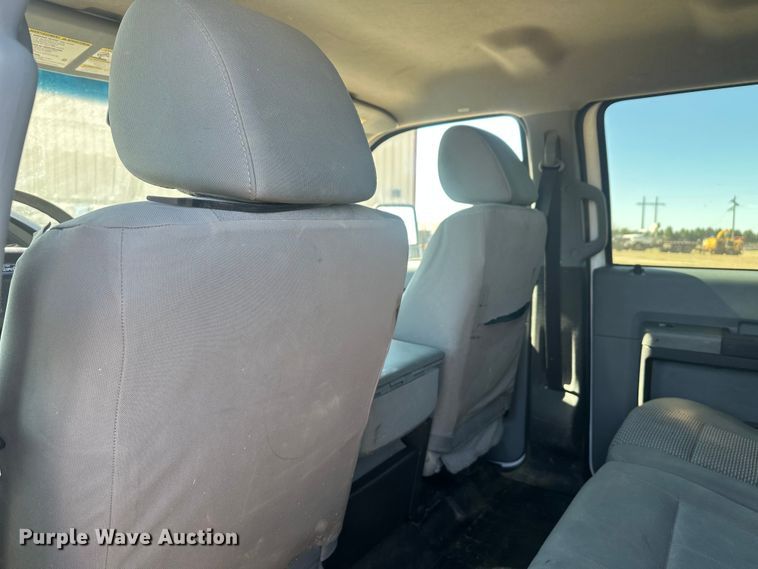 image for item EV5894 2011 Ford F450 Super Duty Crew Cab flatbed truck