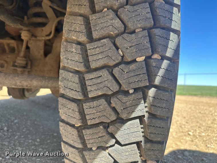 image for item EV5894 2011 Ford F450 Super Duty Crew Cab flatbed truck