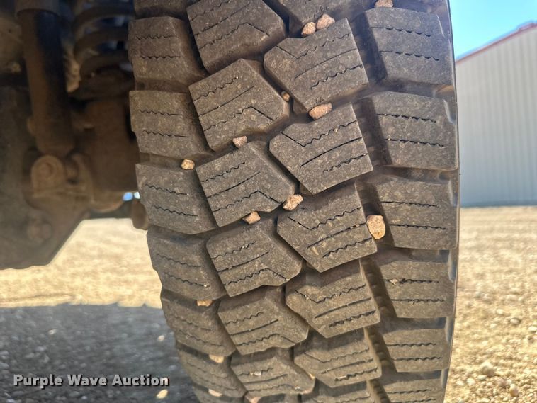 image for item EV5894 2011 Ford F450 Super Duty Crew Cab flatbed truck